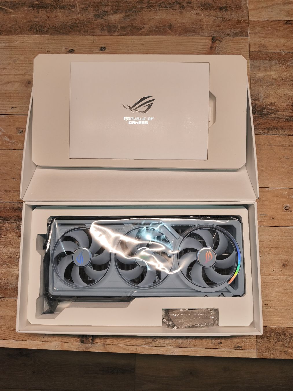 Asus Grafikkarten: RTX 5080 ASUS ROG Astral GeForce OC – Neu und originalverpackt aus Romont FR von jot_nq77Lux 2