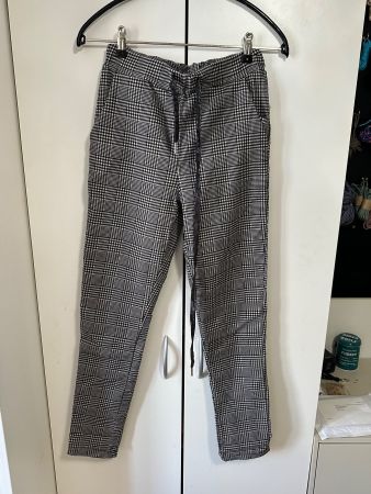 TODAY Hose Karomuster schwarz/weiss Groesse S guter Zustand