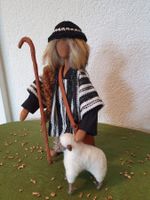 Krippenfigur Schwarzenberg: Hirte mit Schaf