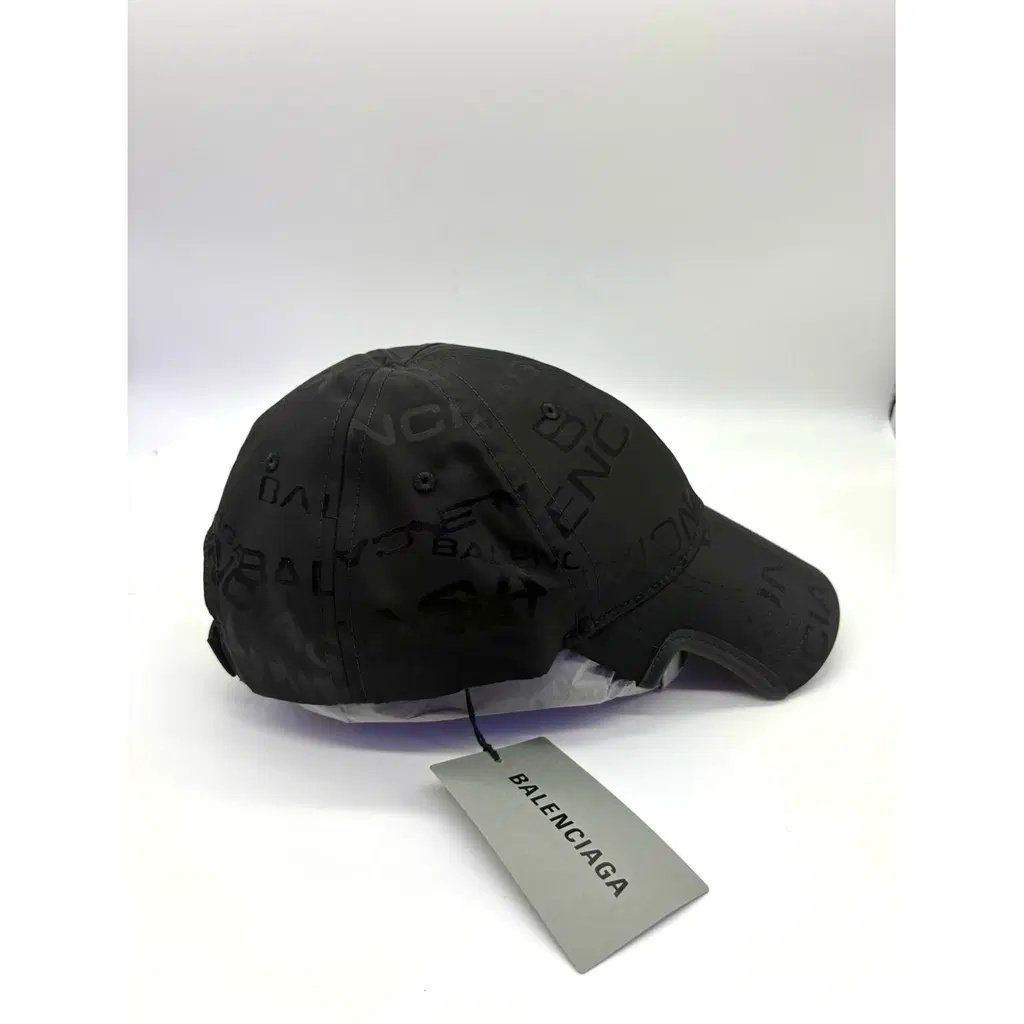 Balenciaga Copricapi, berretti & cappellini: Balenciaga Cap - New – Nuovo e nell'imballaggio originale da Lausanne venduto da S_luxury__ 1
