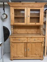 Antiker Buffetschrank aus Holz mit Glasfront gebraucht