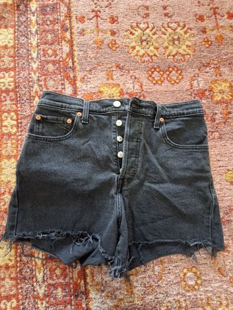 LEVI'S RIBCAGE SHORTS IN 29