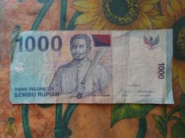 INDONESIE  (B) 1000  Rupiah  Billet