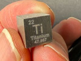 Titan, Elementwürfel, Dichtewürfel mit Gravur 1x1x1cm
