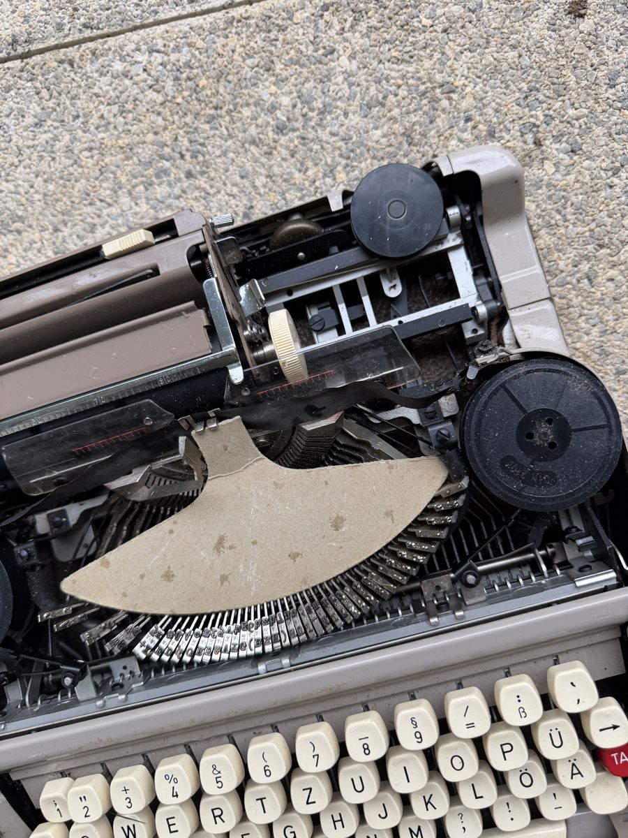 Macchine da scrivere: Machine à écrire ancienne vintage  – Usato da Renens VD venduto da LSD.007 4