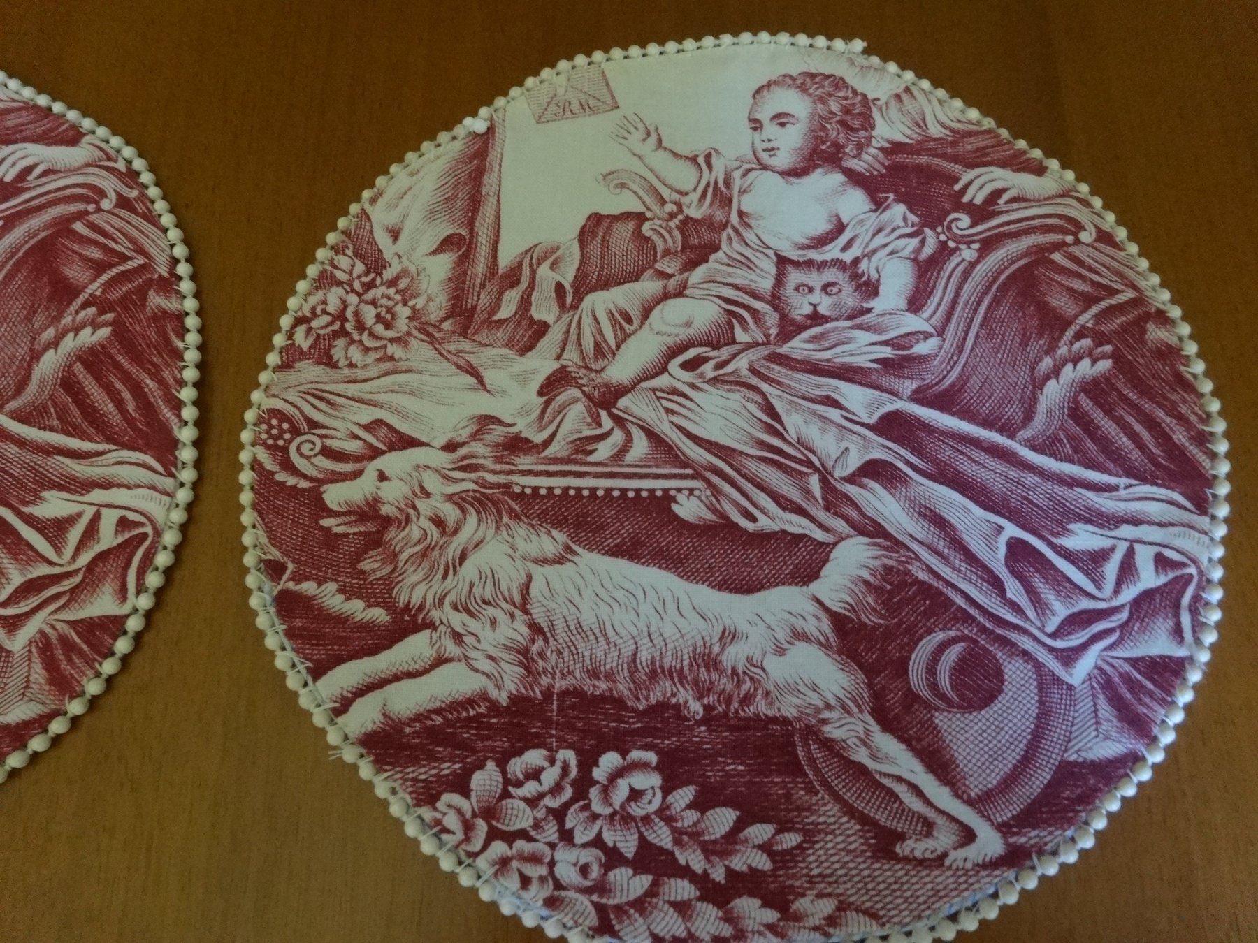 Toutes les décorations: 2 napperons ronds - bordures en perles – Neuf avec emballage d'origine à Biel/Bienne par milamila02 1
