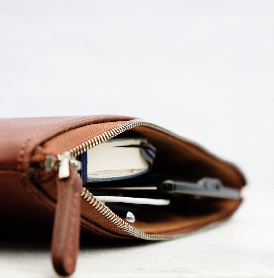 Covers & Borse: LEDER ETUI MULTISLEEVE 50% REDUZIERT TOFFEE BRAUN – Nuovo e nell'imballaggio originale da Thalwil venduto da munram