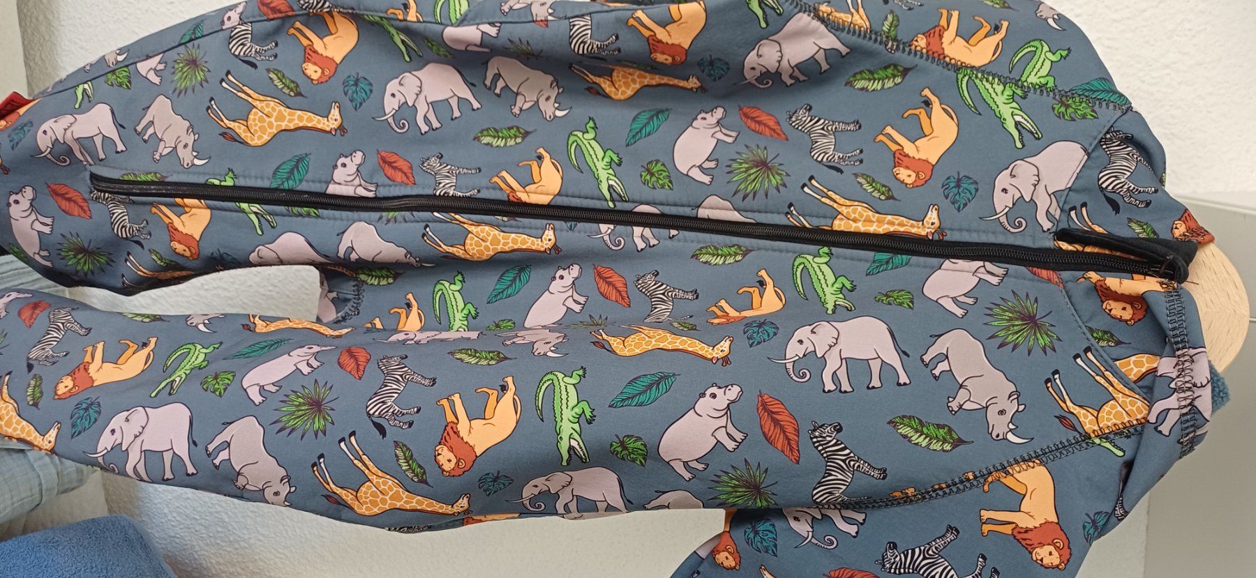 Completi: Softshell Overall mit Tiermotiv grau – Usato da Riniken venduto da Lessy- 1