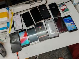 Diverse Smartphones Konvolut, gebraucht Biete Konvolut von S