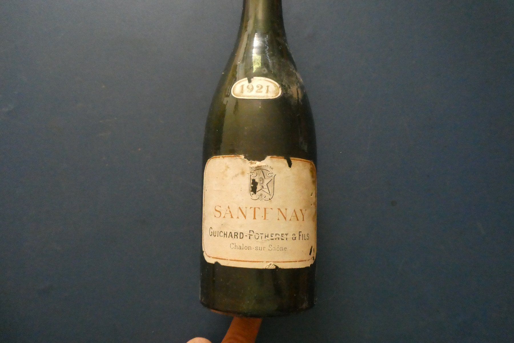 Verres, cruches & bouteilles: Bouteille vin 1921 ... VIDE – D'occasion à Fontaines NE par monloisir