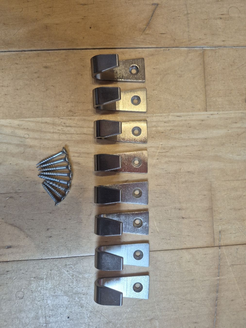 Ikea Ferramenta: 8× Wandhaken + Schrauben – Nuovo (secondo la descrizione) da Buchs AG venduto da Gian_1902