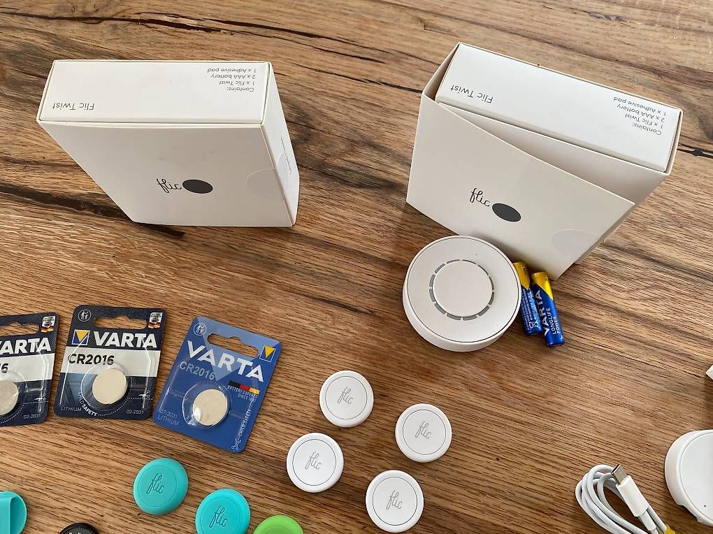 Videocamere: Flic Button Set mit Hub und Twist - inkl. gratis Versand – Usato da Altdorf UR venduto da flueeler 2