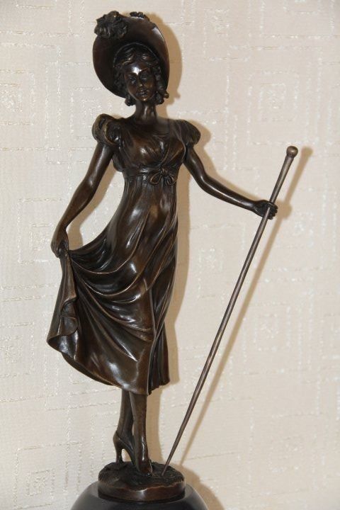 Skulpturen & Statuen: Sculpture en bronze sur socle marbre . – Gebraucht aus Praz (Vully) von pikuluka1 1