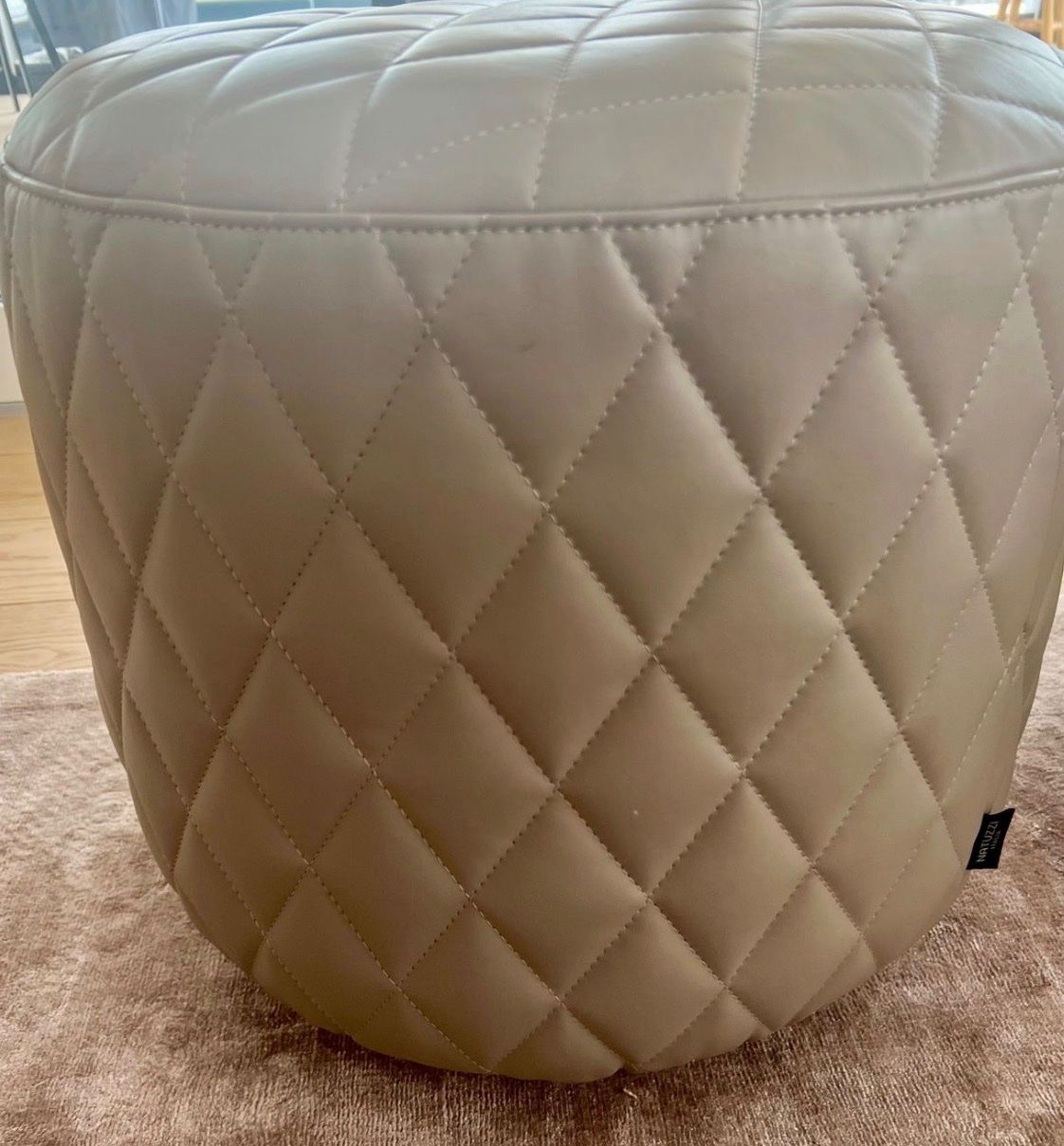 Natuzzi Hocker: Natuzzi Tratto Pouf von Natuzzi Italia – Gebraucht aus Zürich von Privat4444 2
