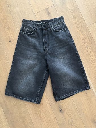 Schwarze Jorts Pull and Bear