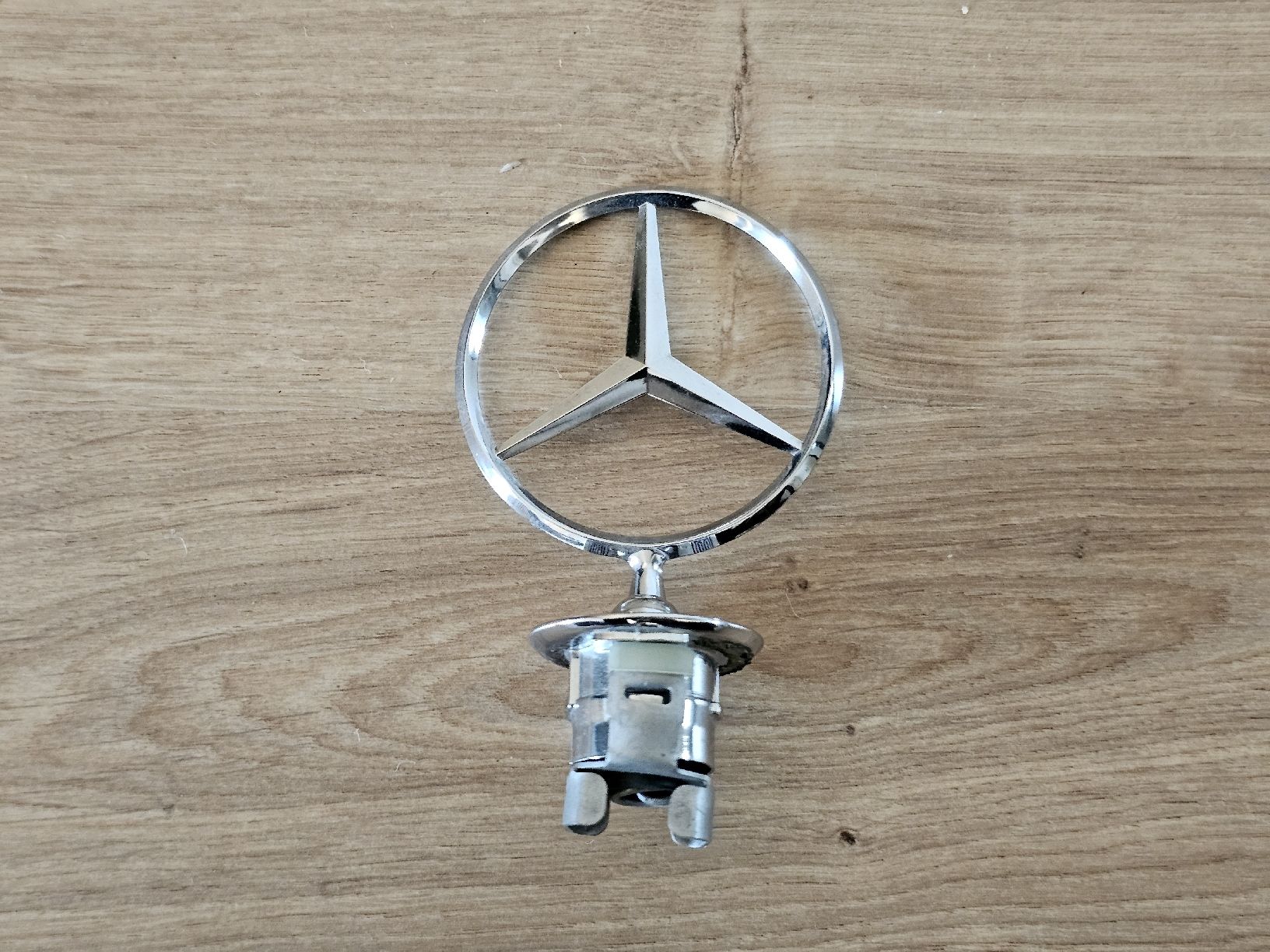 Tutti pezzi di ricambio auto: Mercedes Benz Stern – Usato da Kreuzlingen venduto da milo-ss 1