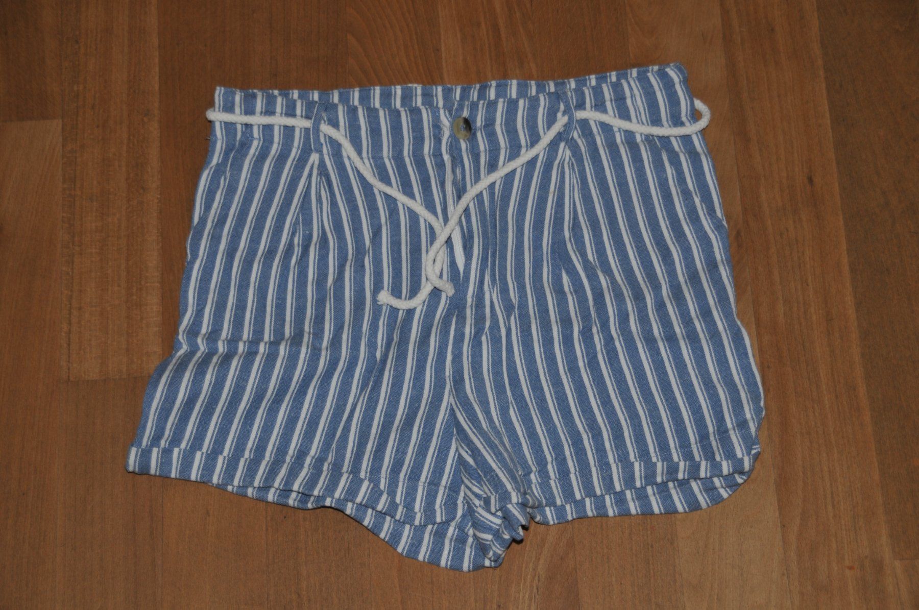 Pantaloni: leichte kurze Hose, Gr. 152 - top Zustand – Usato da Winterthur venduto da Schwestere