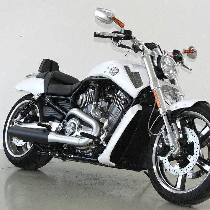 Harley-Davidson Strada: HARLEY-DAVIDSON VRSCF V-Rod Muscle ABS – Usato da Rümlang venduto da orosbari