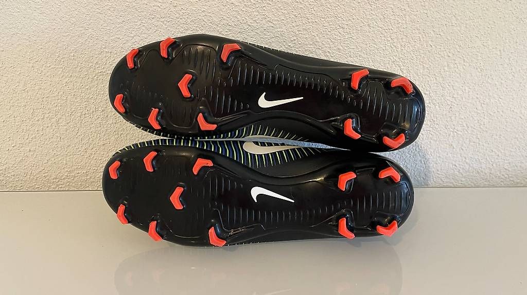 Scarpe da uomo: Fussballschuh in Grösse 38 – Usato da Jona venduto da Peterli_14 2
