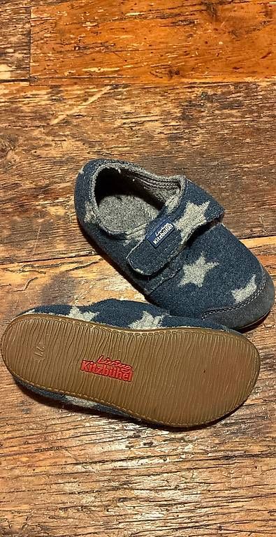 Chaussures garçon: Chausson en feutre en 27  – D'occasion à Les Collons par gehaisse 1