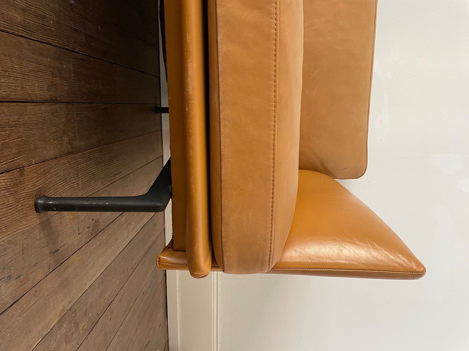 Muuto Divani: Muuto Ledersofa Outline – Usato da Zürich venduto da megr 2