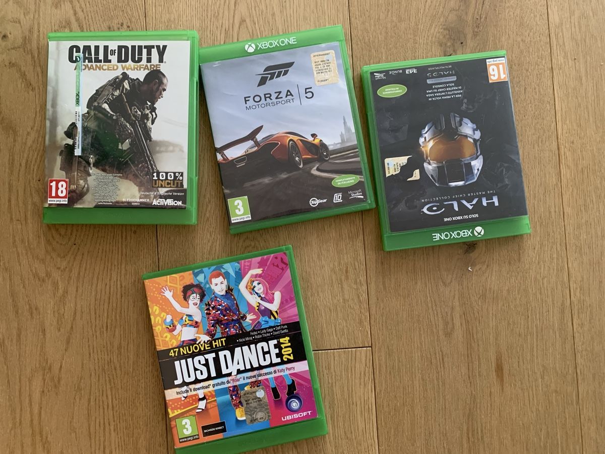 Microsoft Console: Xbox One Bundle with Games and Two Controllers! – Usato da Unterägeri venduto da Tommtes 1