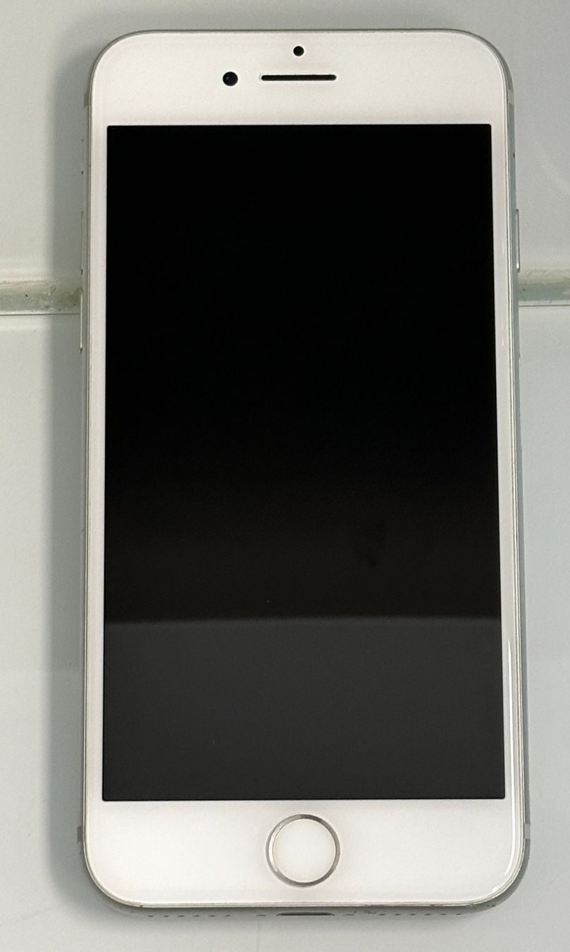 Apple Telefoni cellulari / Smartphones: Apple iPhone 7, 32GB, Silber, defekt – Difettoso da Basel venduto da protekto