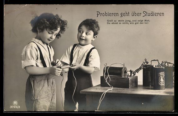 Cartoline postali: Kinder spielen mit einem Elektrisierappa – Usato da Berlin venduto da bartko-reher