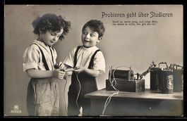 Kinder spielen mit einem Elektrisierappa