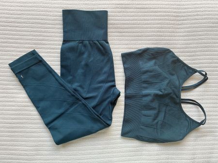 Ensemble sport femme leggins 7/8 et brassière