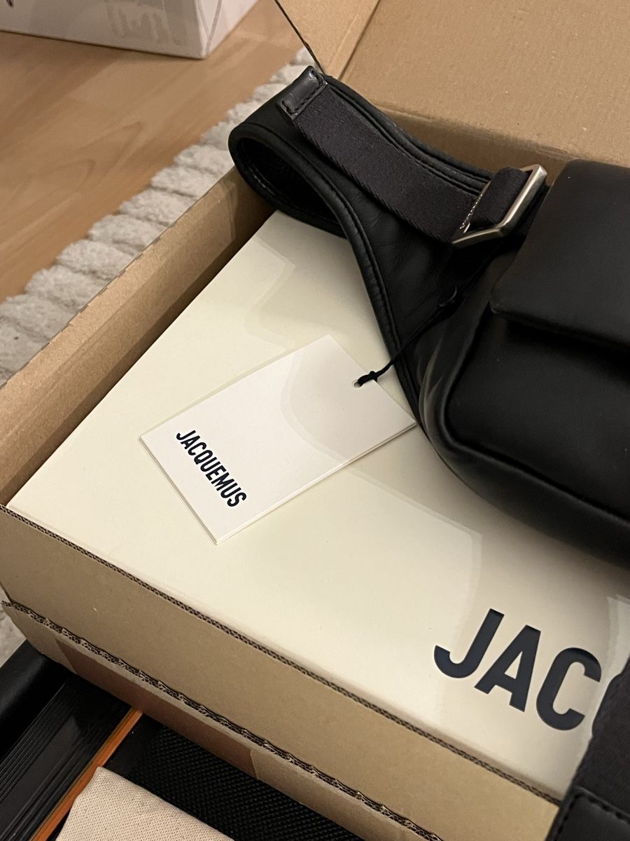 Jacquemus Taschen: Jacquemus La Banane Bambinou – Neu (gemäss Beschreibung) aus Brusino Arsizio von gon_7c26 2