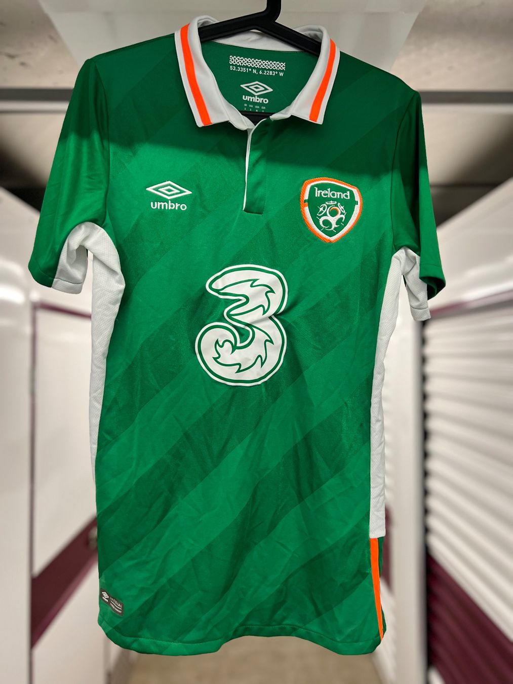 Umbro Canottiere & Pantaloni: Umbro Ireland Trikot 2016-2017 – Usato da Cully venduto da DealerPrice