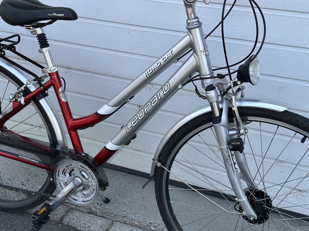 Leopard Biciclette: Damenrad Leopard Road Cat silber-rot 42cm – Usato da Wädenswil venduto da HobbyZimmer 1