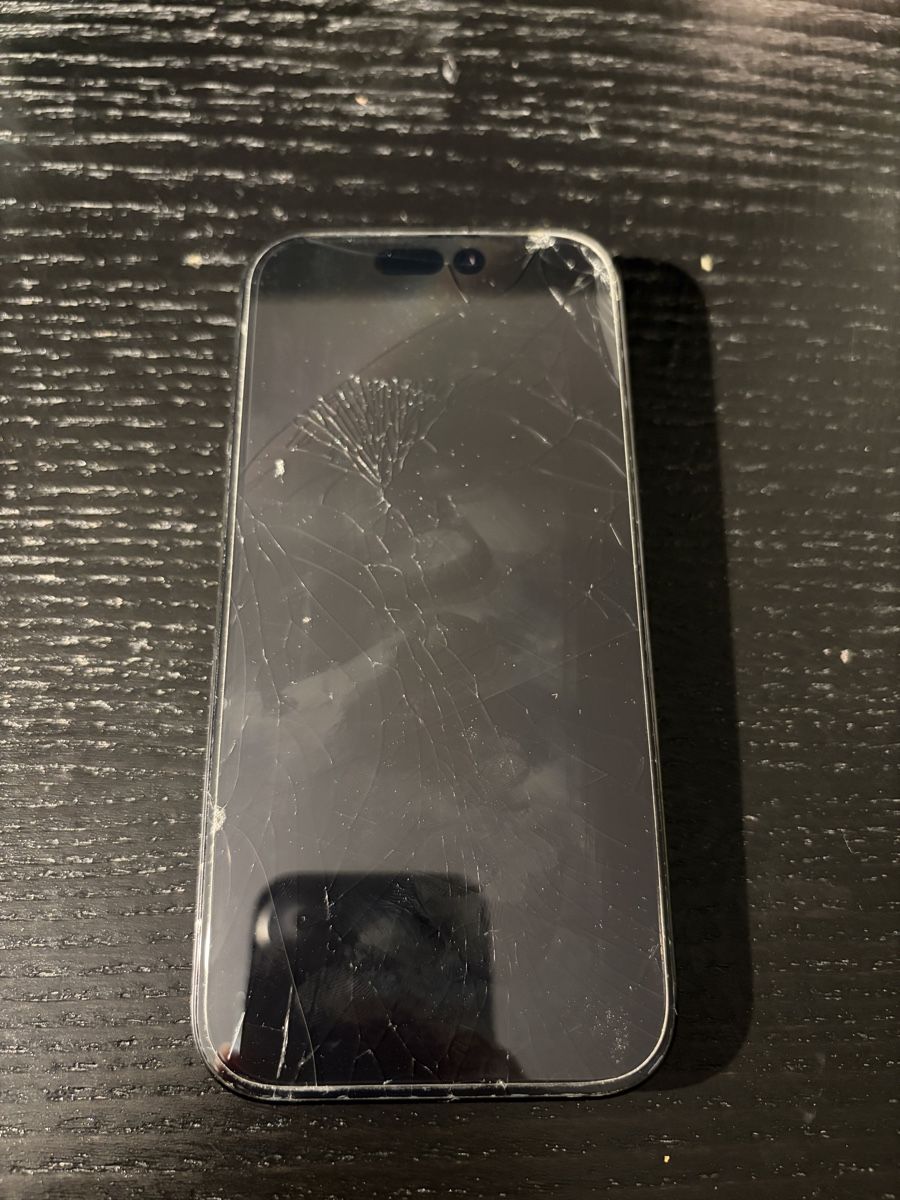 Apple Telefoni cellulari / Smartphones: iPhone 16 Pro 256gb, Vorderglas gebrochen – Usato da Döttingen venduto da er_amg_02 1