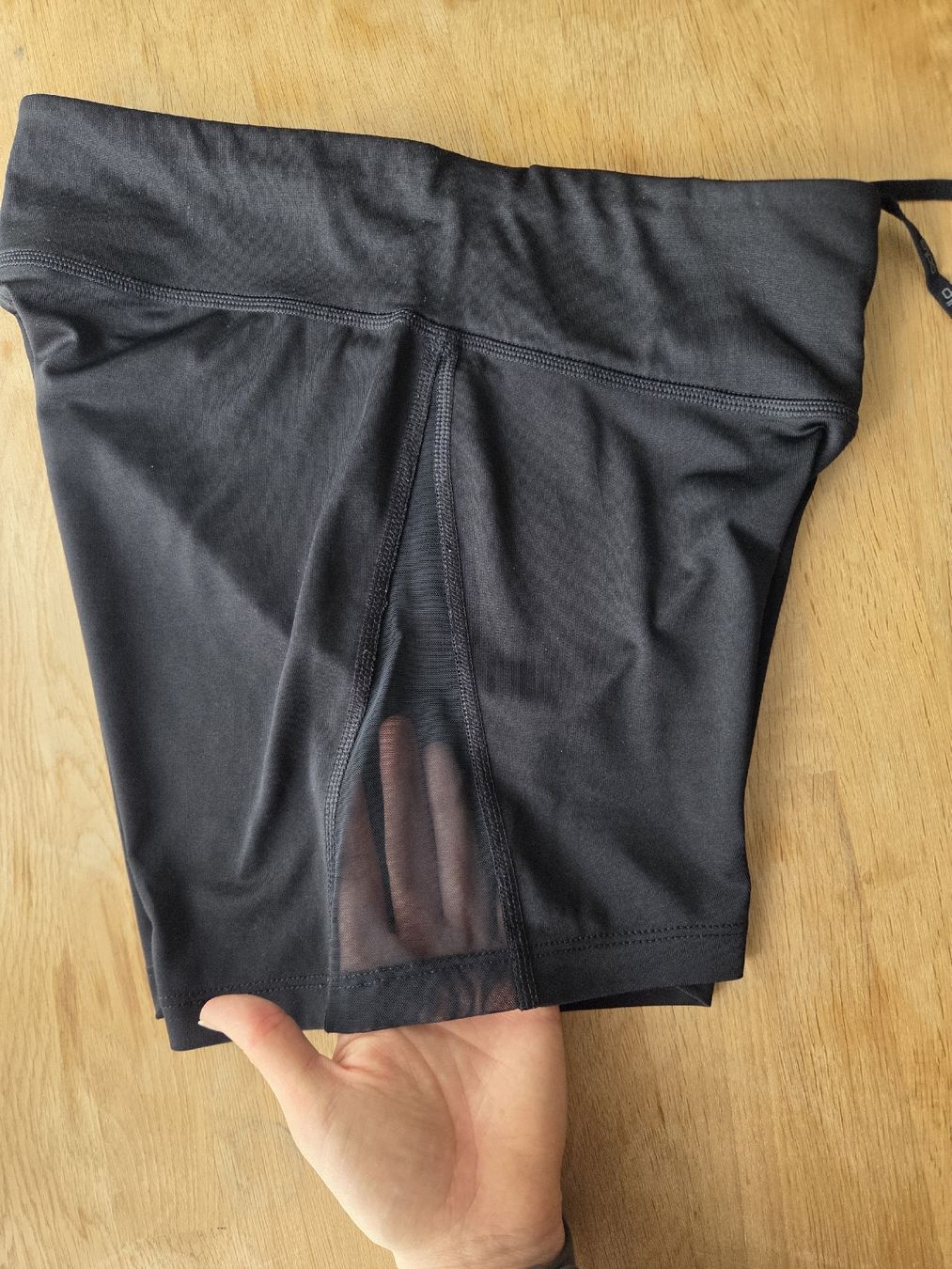 Odlo Pantaloni: Odlo Damen Essentials Mesh Shorts Grösse S – Usato da Luzern venduto da lso_ht7n 3