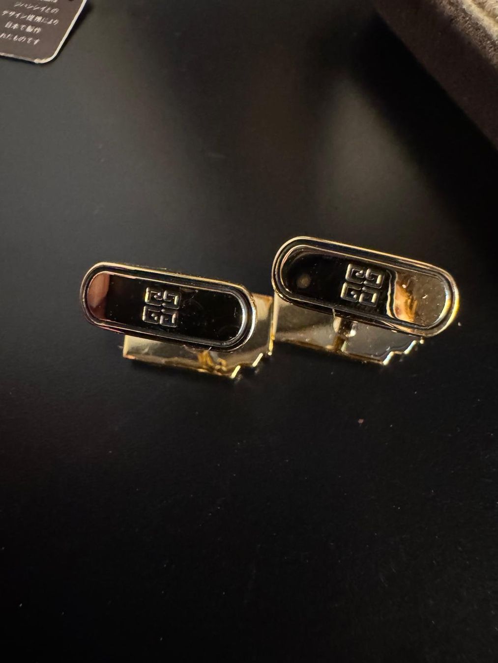 Givenchy Gemelli: Givenchy Manschettenknöpfe mit Box – neu – Nuovo e nell'imballaggio originale da Winterthur venduto da Dejv 2