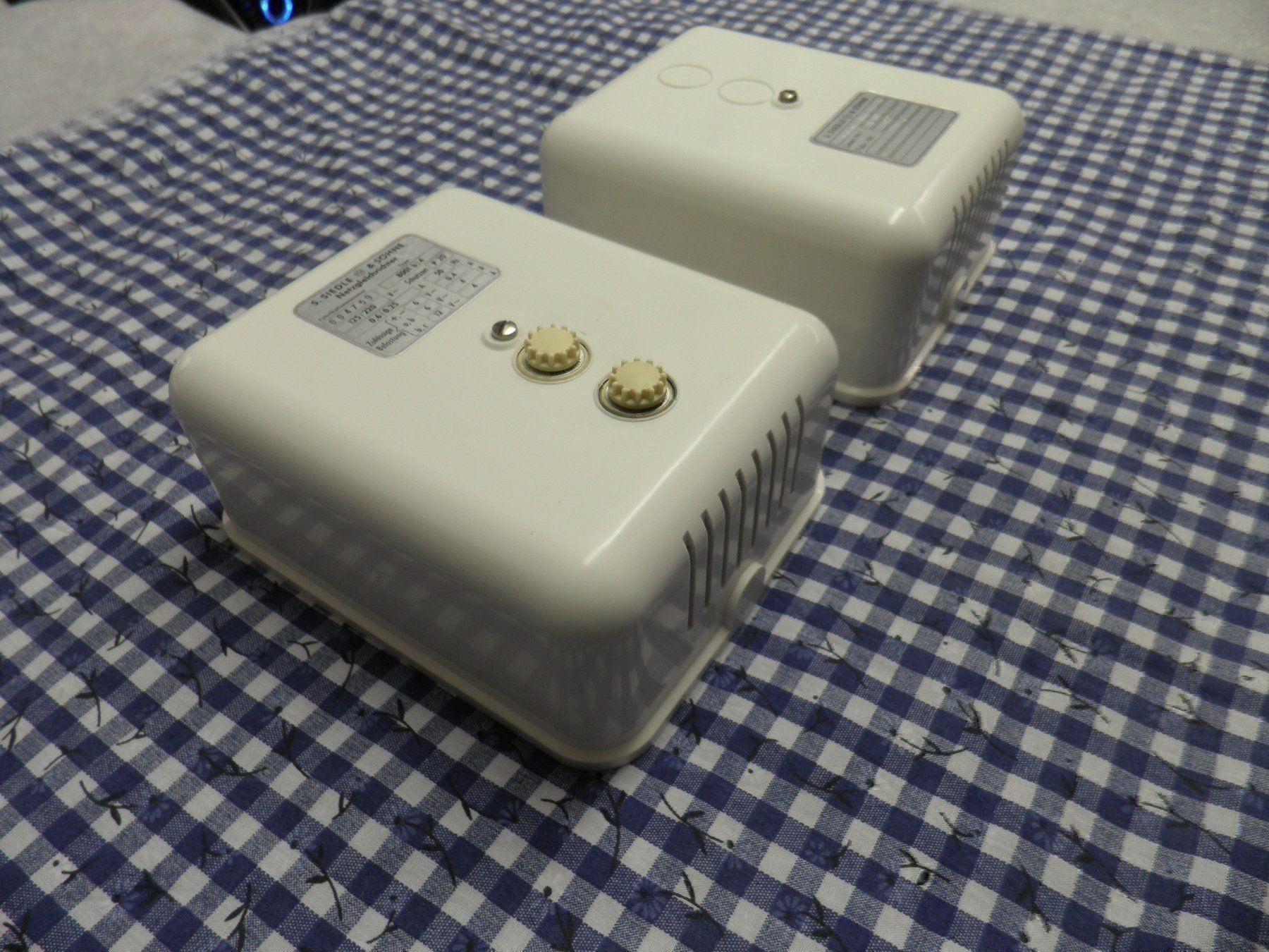 Elektronikbauteile: Netzgleichrichter/Verstärkergerät – Gebraucht aus Oftringen von shoptwotrade 4