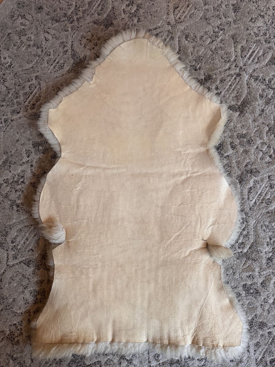 Bodenmatten: Schaffell 95x60cm – Gebraucht aus Rüti ZH von make 2