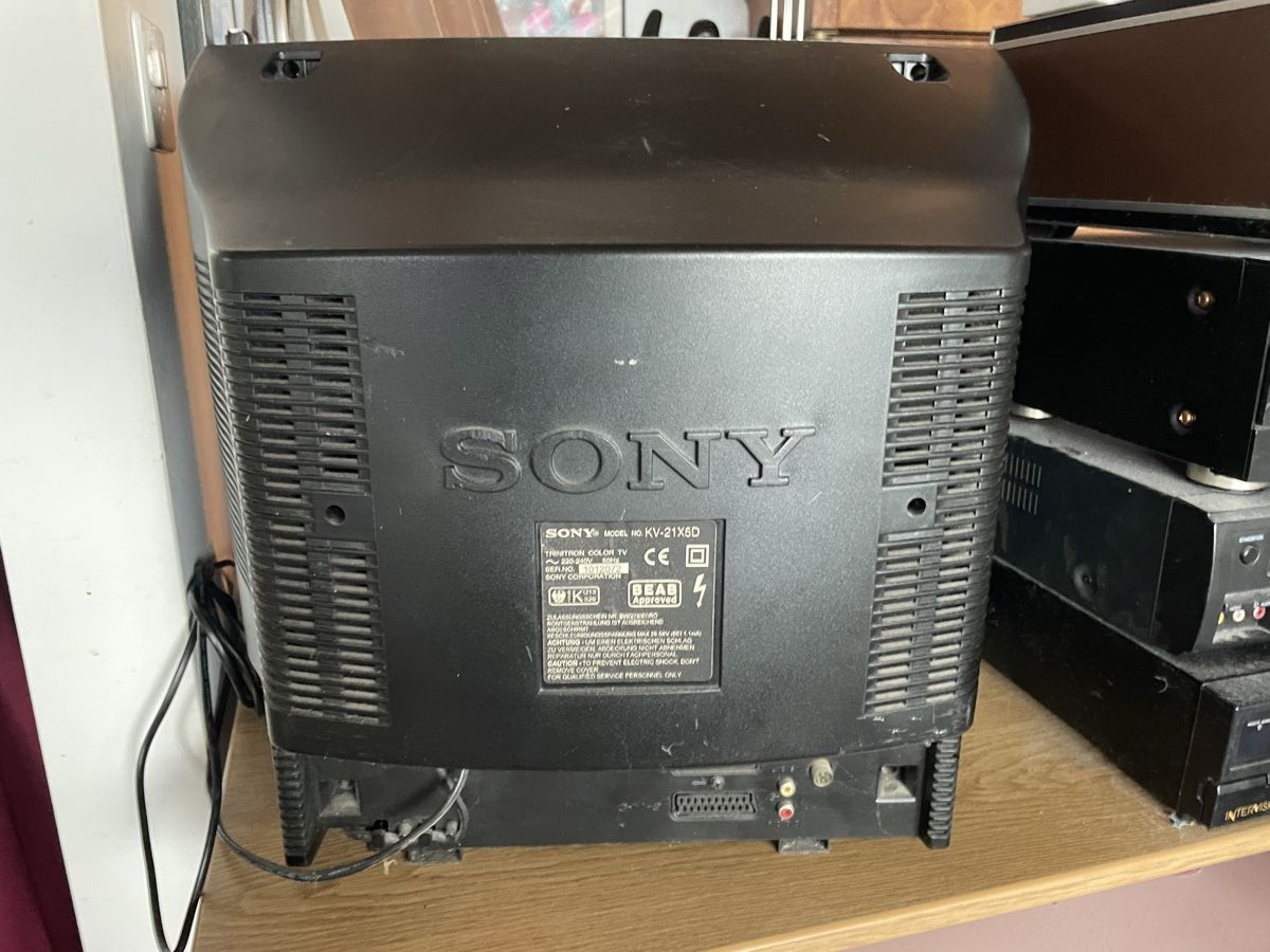 Sony Appareils TV: Ancien Téléviseur Sony Trinitron KV-21X5D  – D'occasion à Vallamand par Bricbracbroc82 4