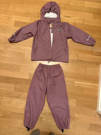 Manor Regenanzug Gr. 110/116 Aubergine