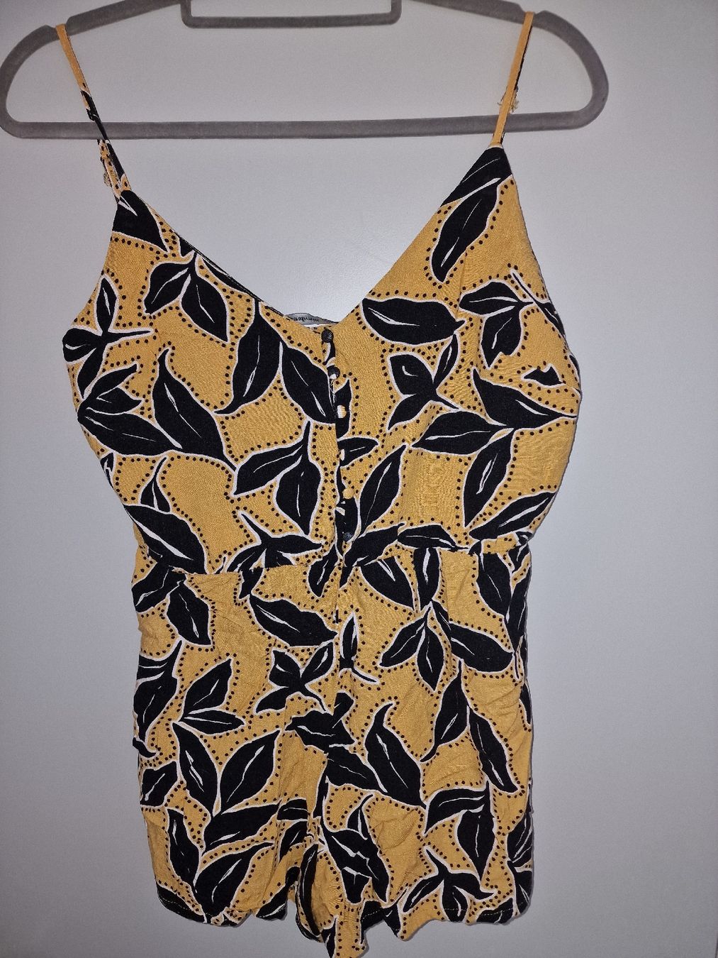 Stradivarius Tute: Stradivarius Jumpsuit gelb mit Blumenmuster  – Nuovo (secondo la descrizione) da Winterthur venduto da Winti1993