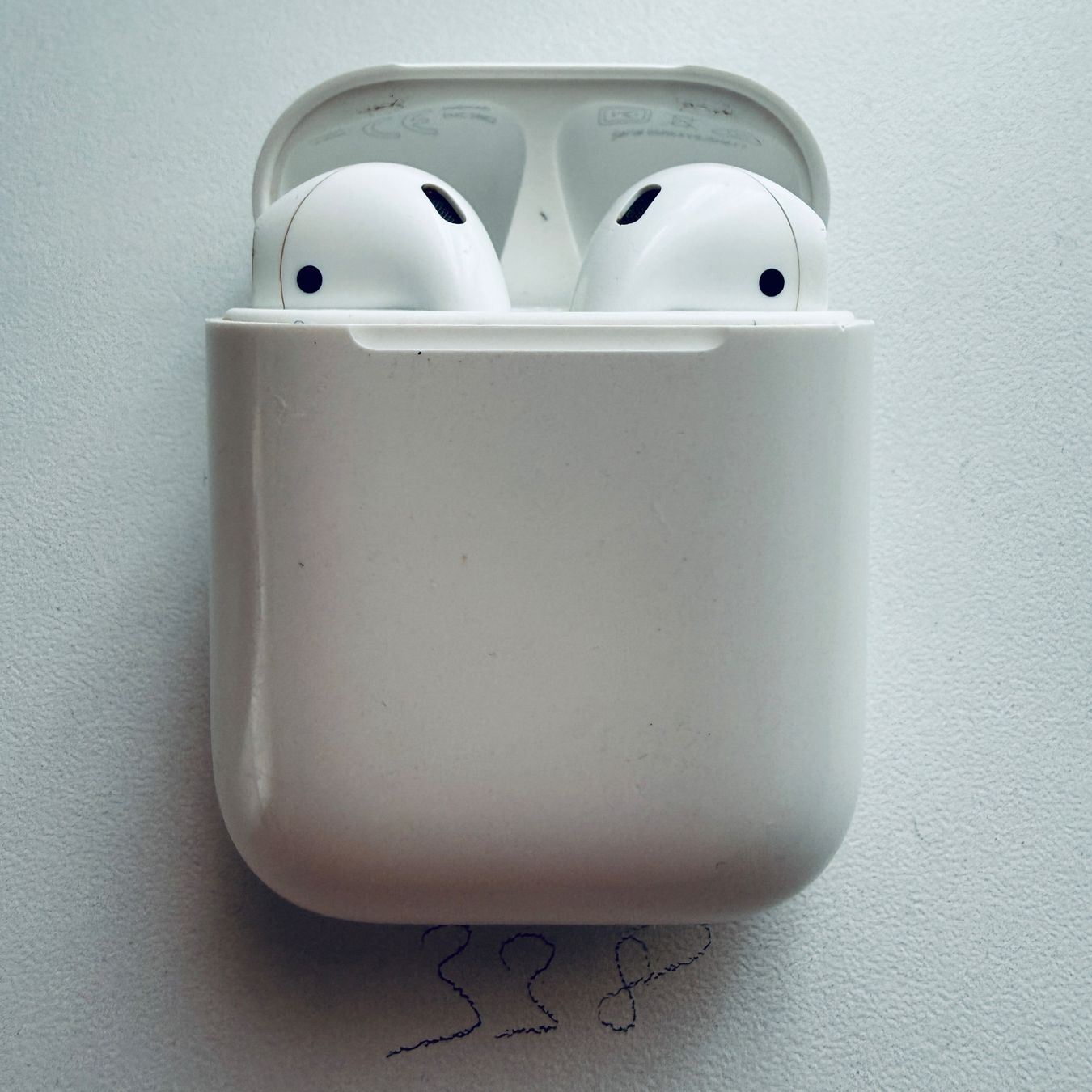 Apple Kopfhörer: Original Apple AirPods 2 Gen. Wireless Kopfhörer & Case – Gebraucht aus Basel von MY.AIRPODS.SHOP