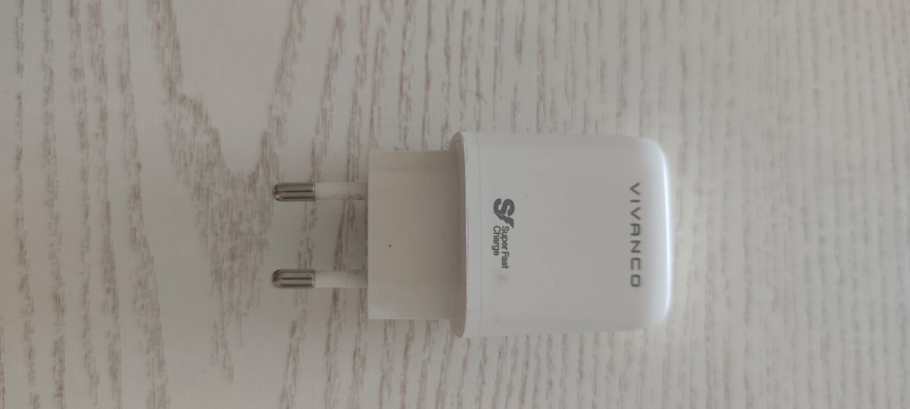 Caricabatterie: Chargeur VIVANCO Super Fast Charge blanc USB-C – Usato da Aigle venduto da Dadavd