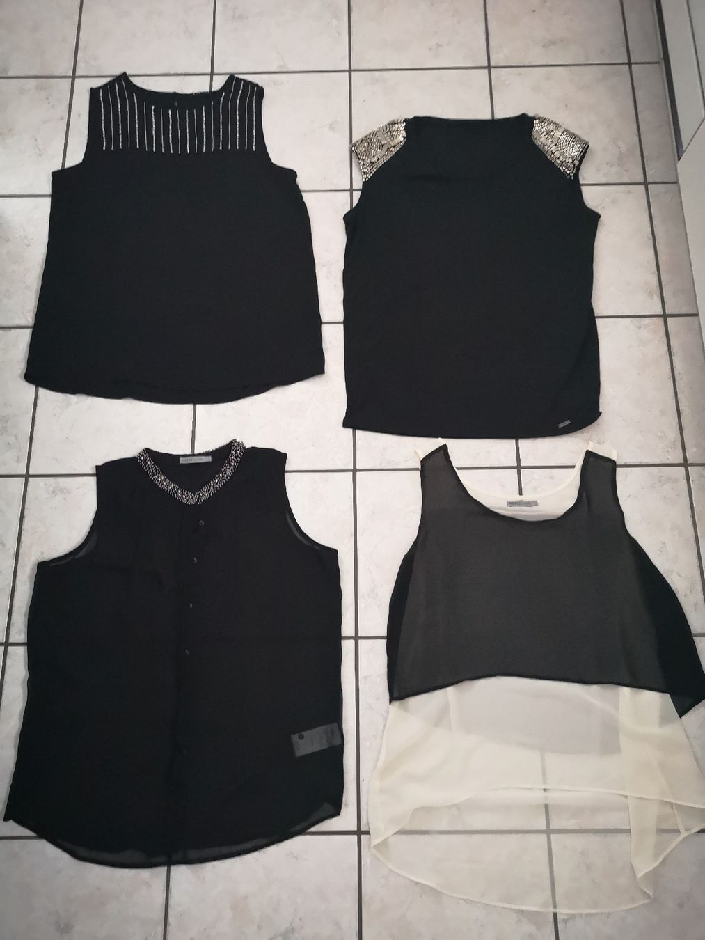 Kleiderpakete: (c10).  11 x Marken Kleiderpaket gr. L Guess, SISLEY... – Gebraucht aus Sevelen von gsandax 3