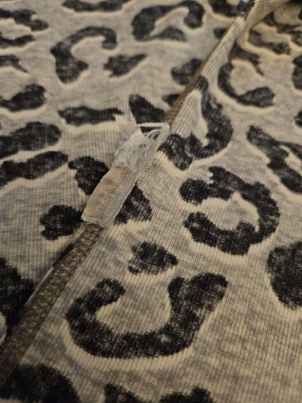 Marc Cain T-shirt: Leo Print Oberteil 3/4 Ärmel Marc Cain  – Nuovo (secondo la descrizione) da Anwil venduto da tamoos 5