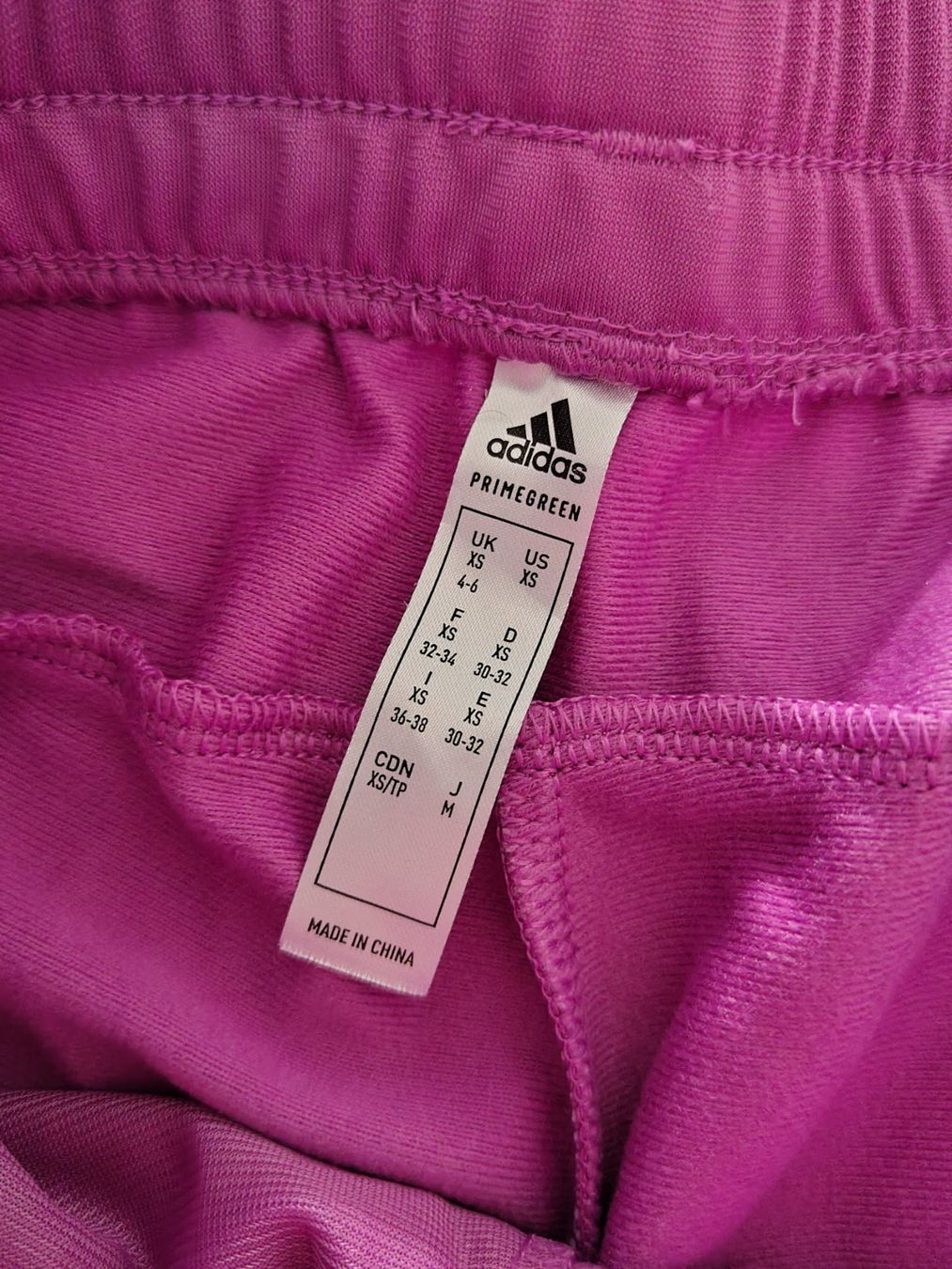 Adidas Pantaloni: violette adidas Trainerhosen Gr XS – Usato da Brüttisellen venduto da kikaninchen79 1