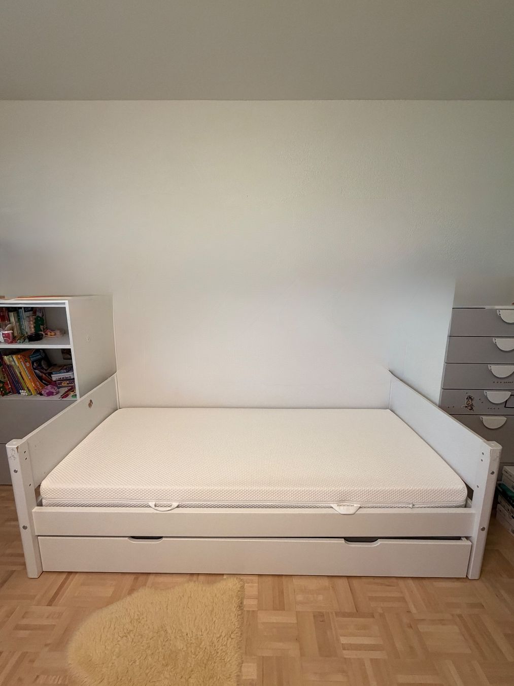 Flexa Lits: Kinderbett Flexa (90x200) – D'occasion à Cham par zin_6vg6