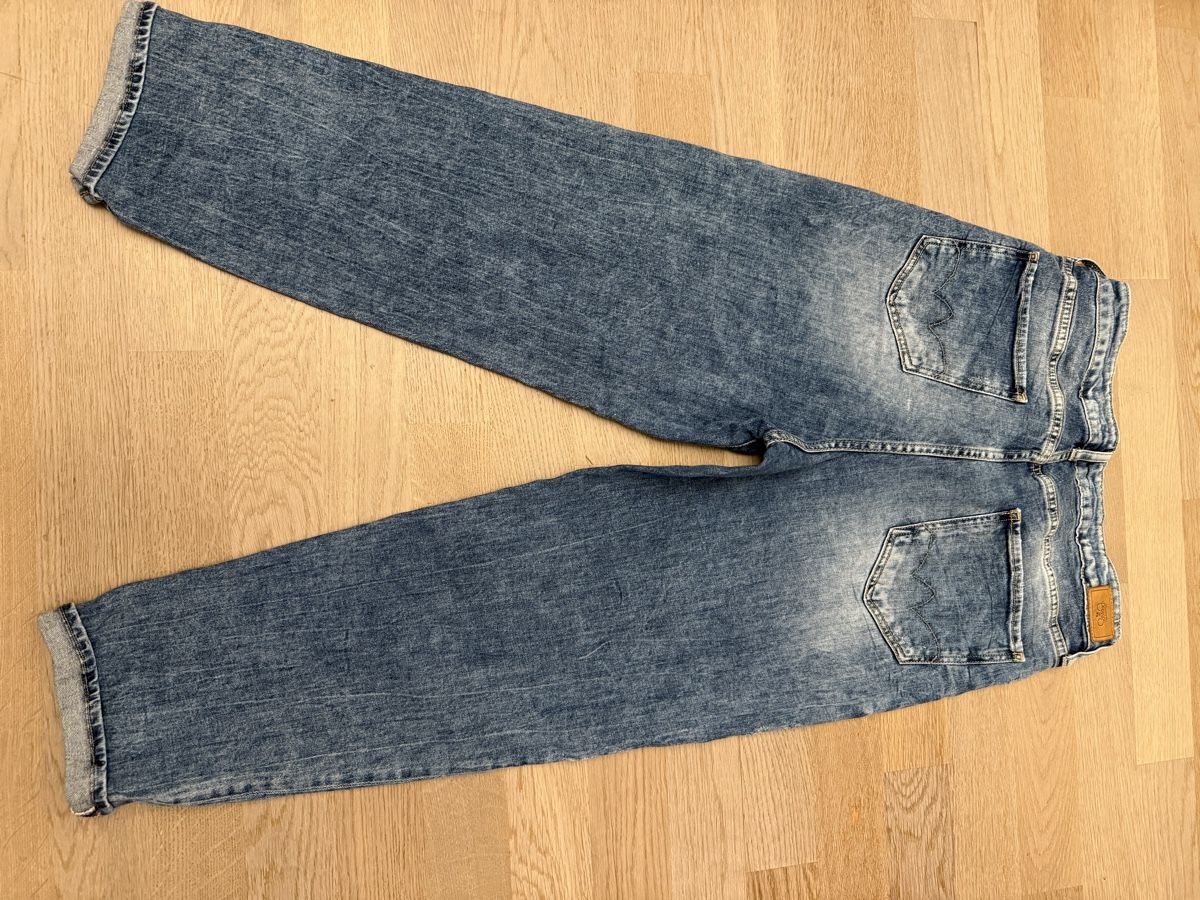 Jeans: Weiche Jeans, Gr. 30 mit schrägem Bund – Usato da Rubigen venduto da Elmacino 1