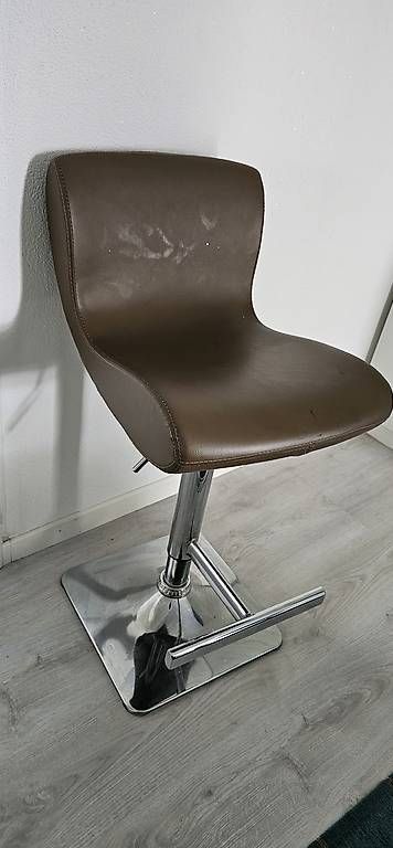 Sgabelli: Designhocker – Usato da Oberkulm venduto da sut_8lrh