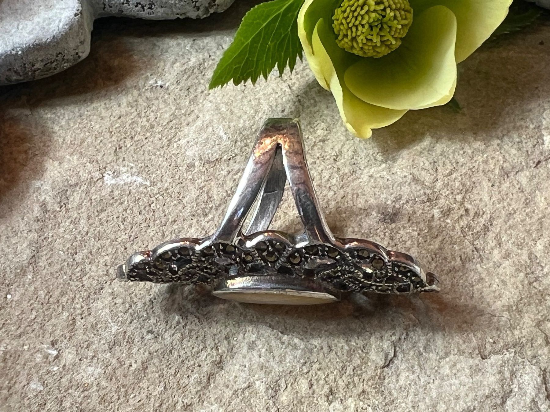 Anelli: Art Deco Ring lang i. Silber 925 m Perlmutter Markasiten 57 – Nuovo (secondo la descrizione) da Bern venduto da Jiffy 7